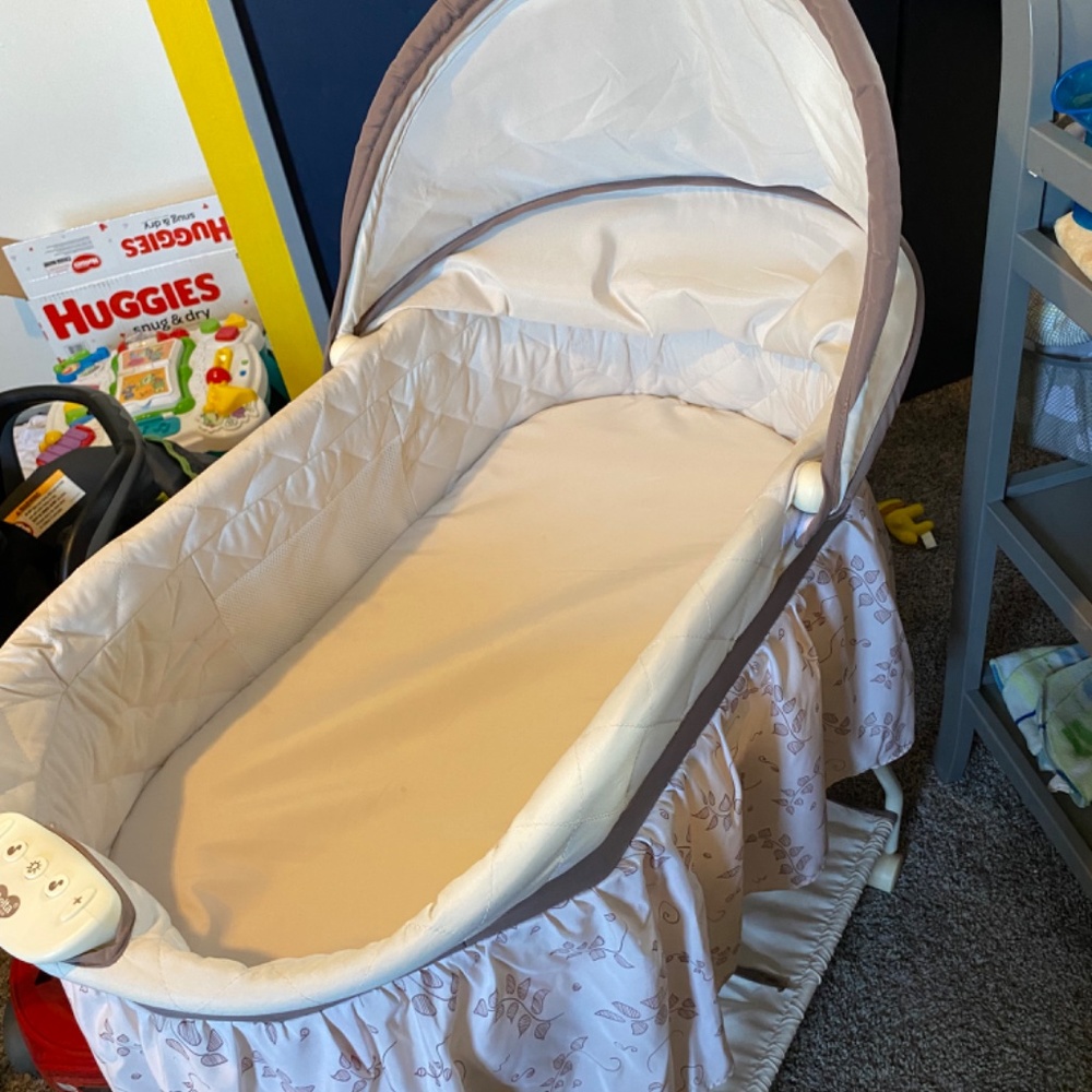 Bassinet - Picture 2 of 3